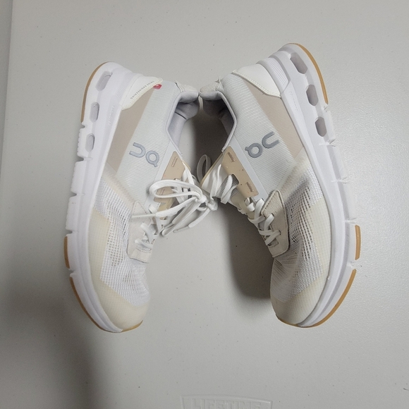 On Cloud Cloudrift White/ Sand Size 8.5. - Picture 2 of 15